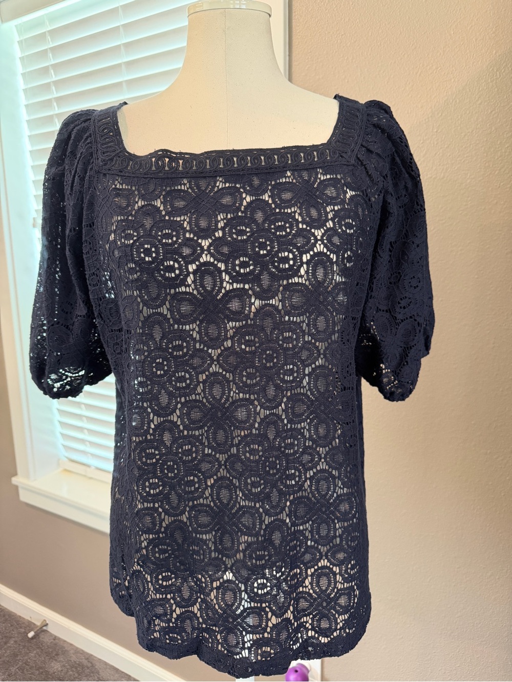 Women’s Loft Navy Lace Puff-Sleeve Top